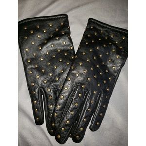 Goat leather studded gloves